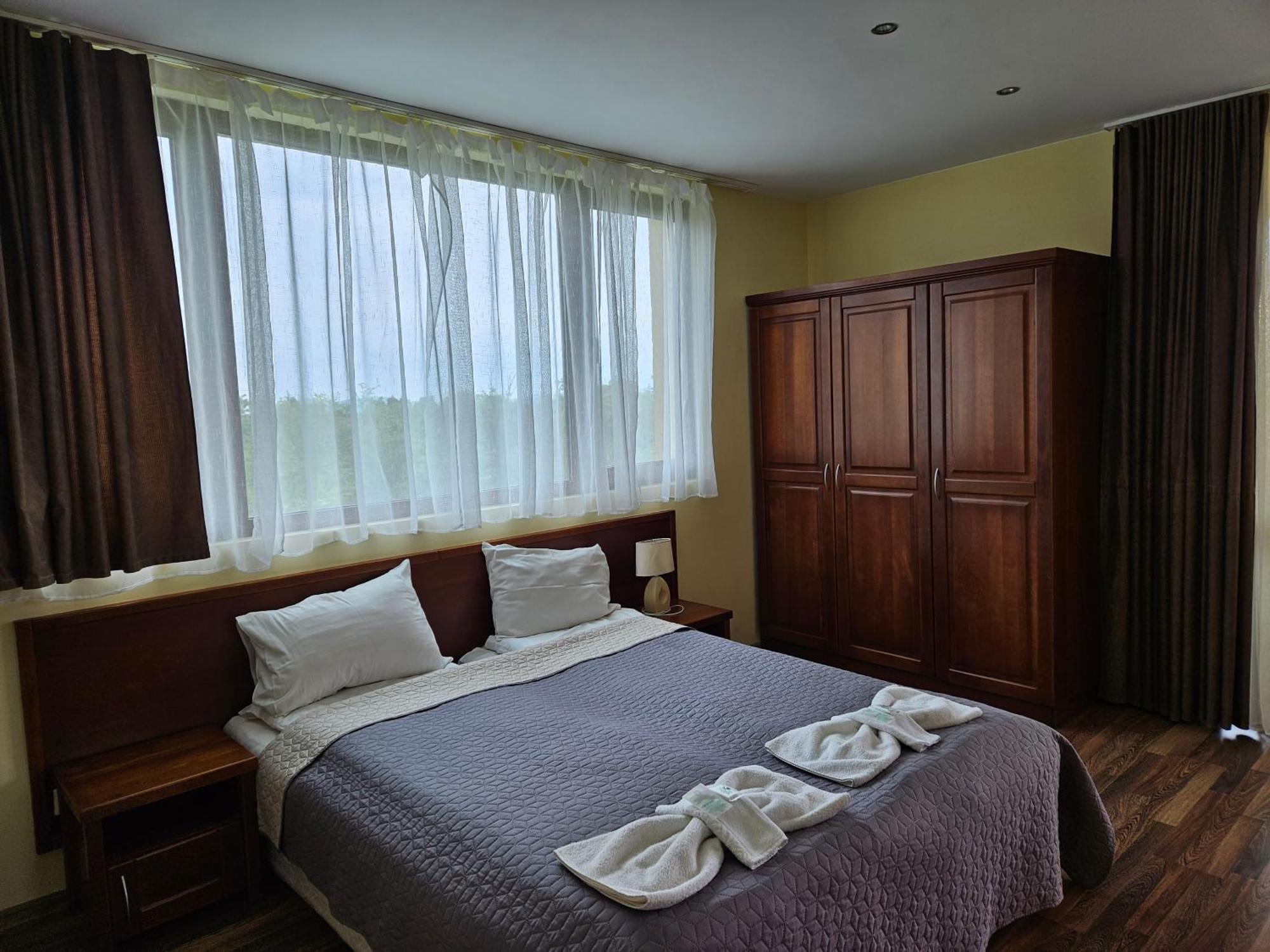 Family Hotel Komhotel Berkovitsa Eksteriør bilde