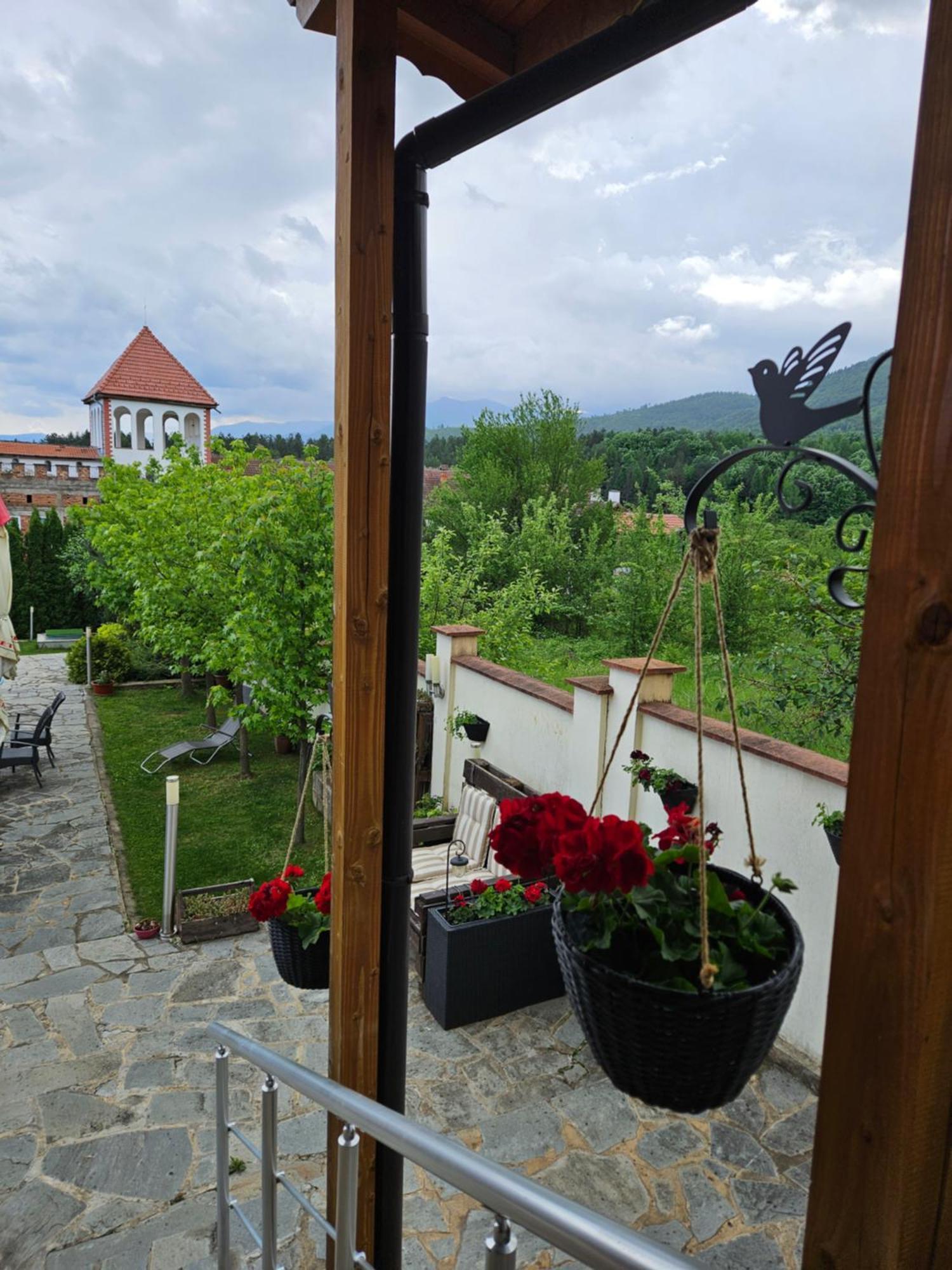 Family Hotel Komhotel Berkovitsa Eksteriør bilde