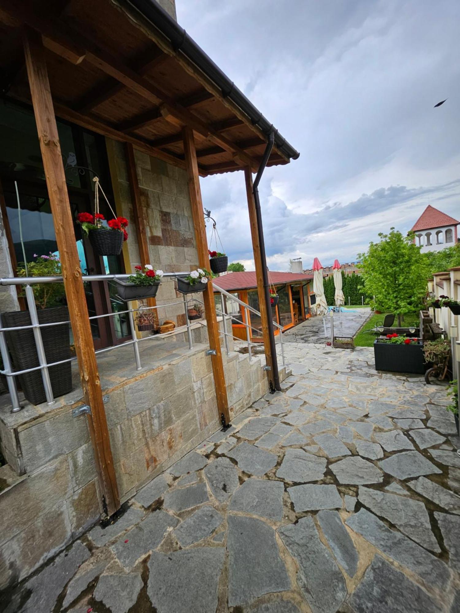 Family Hotel Komhotel Berkovitsa Eksteriør bilde