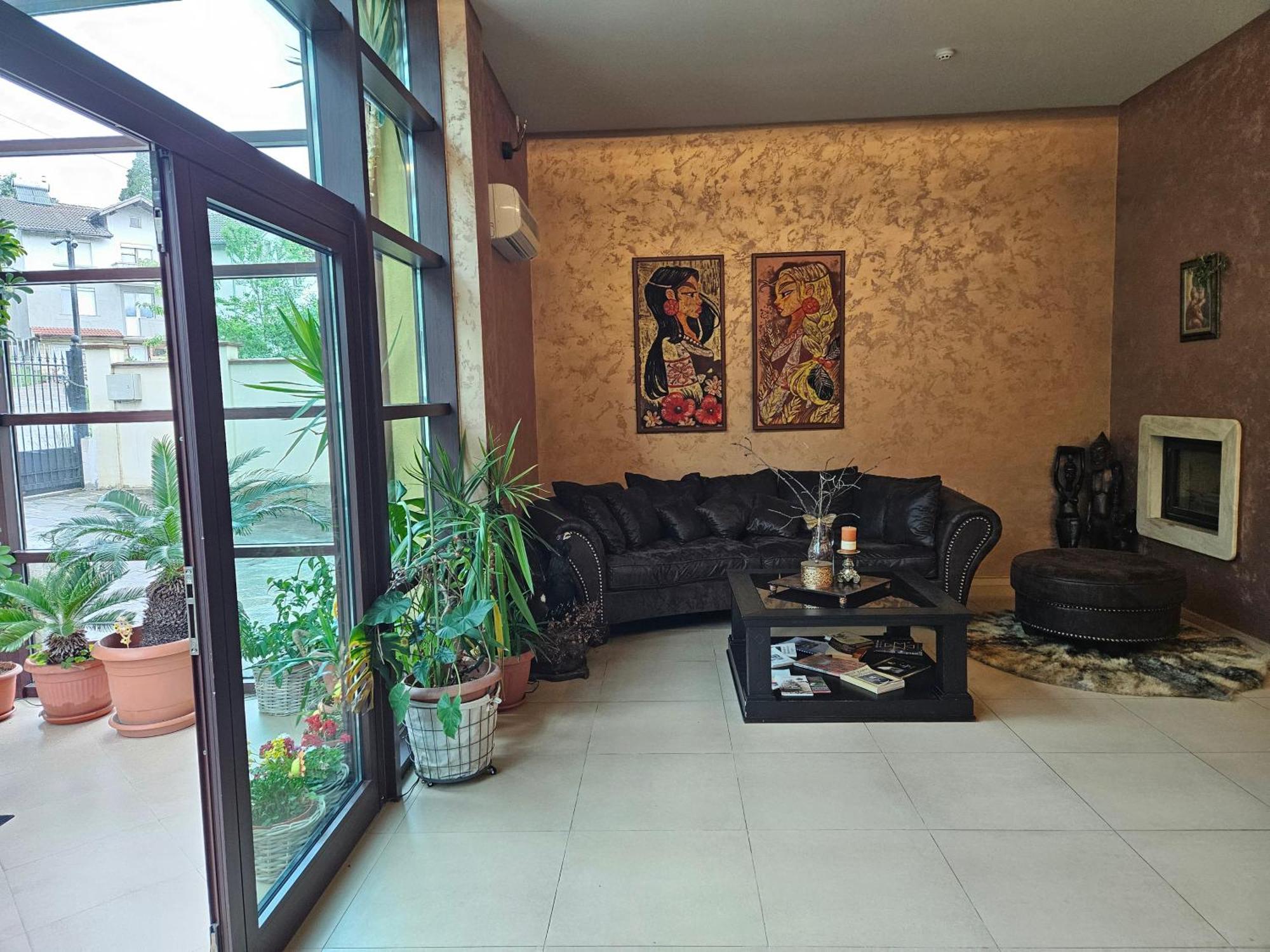 Family Hotel Komhotel Berkovitsa Eksteriør bilde