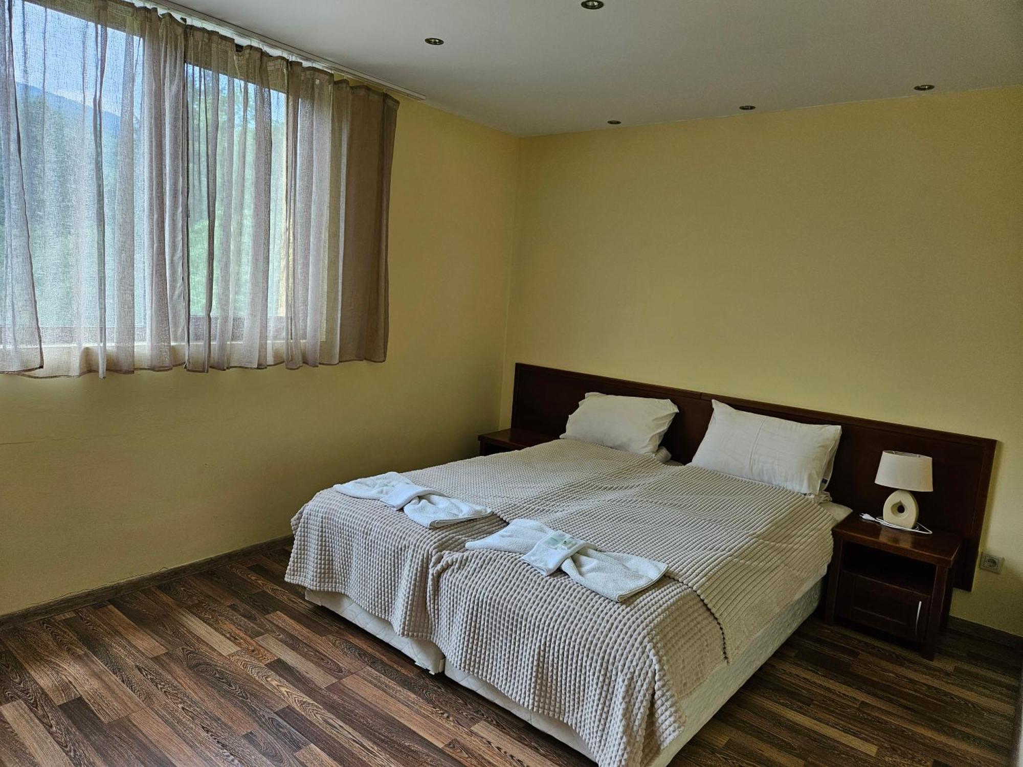 Family Hotel Komhotel Berkovitsa Eksteriør bilde