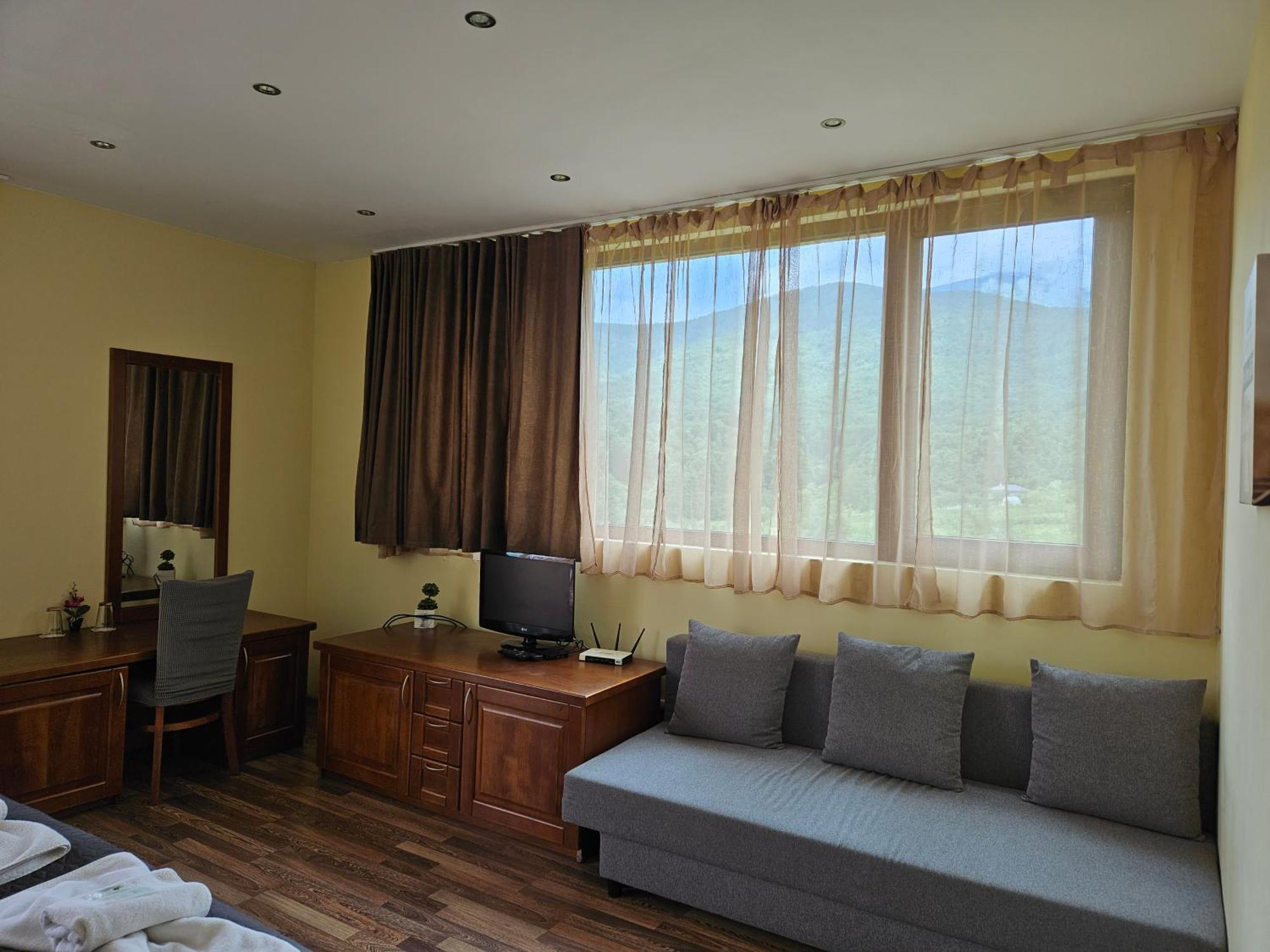 Family Hotel Komhotel Berkovitsa Eksteriør bilde