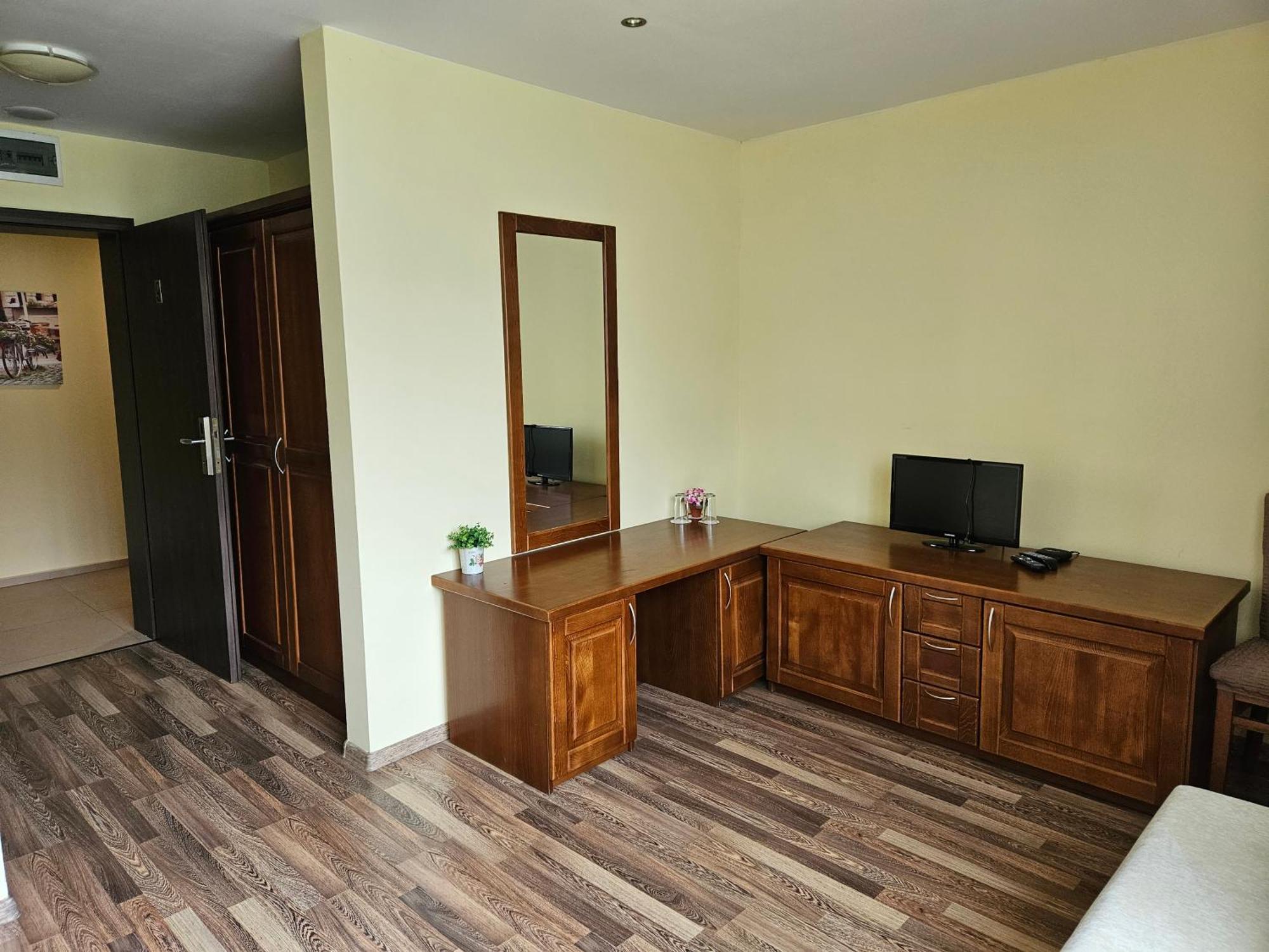 Family Hotel Komhotel Berkovitsa Eksteriør bilde