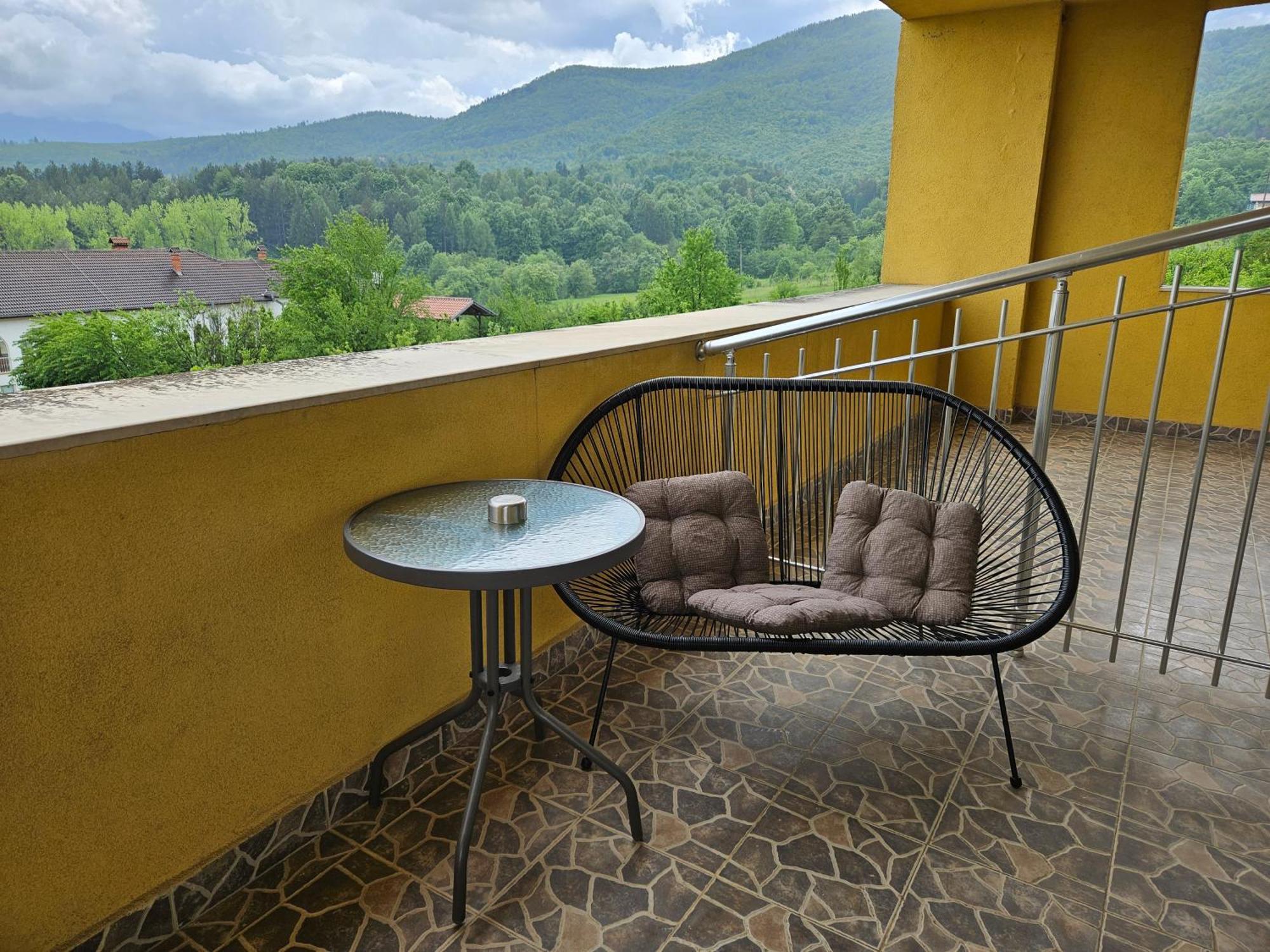Family Hotel Komhotel Berkovitsa Eksteriør bilde