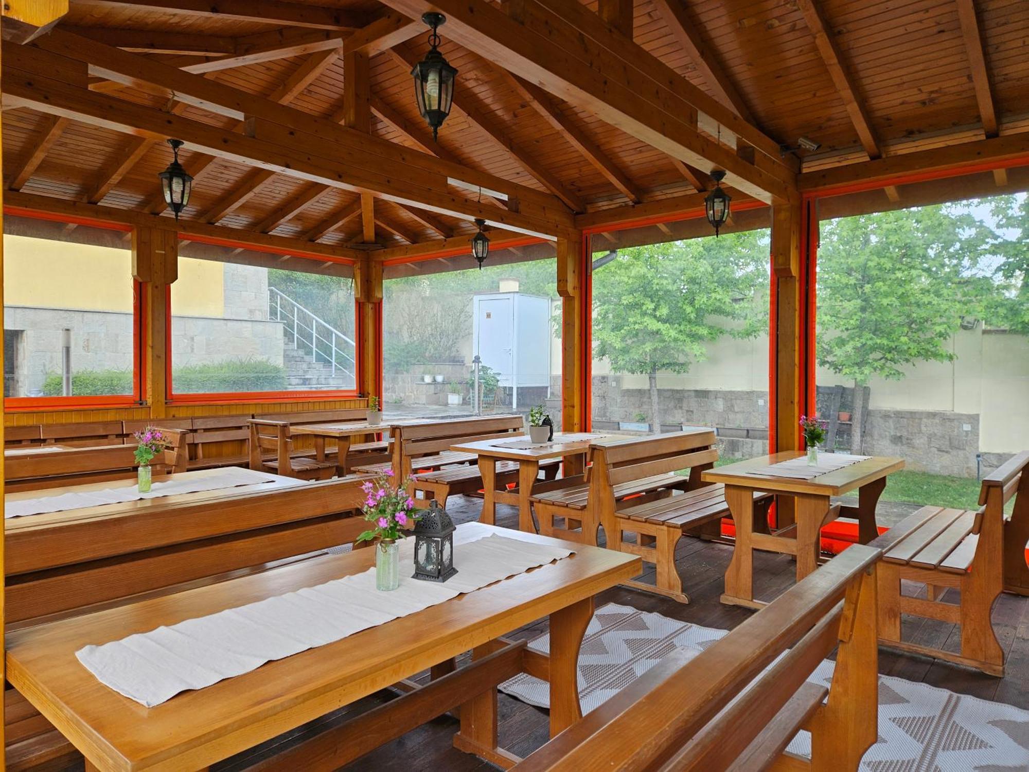Family Hotel Komhotel Berkovitsa Eksteriør bilde
