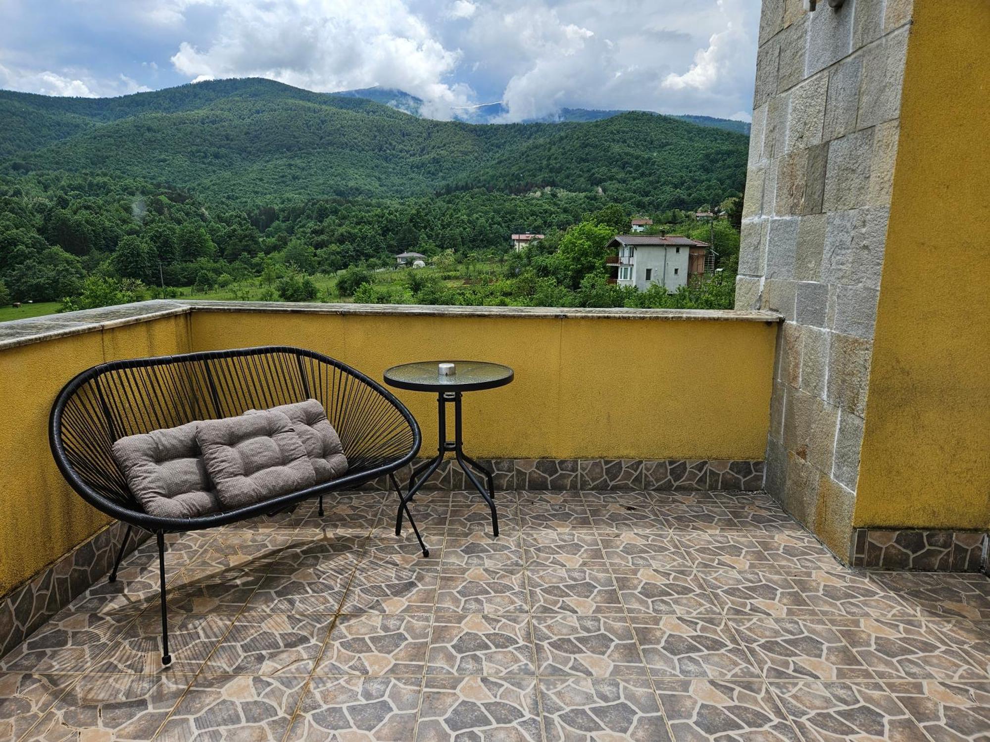 Family Hotel Komhotel Berkovitsa Eksteriør bilde