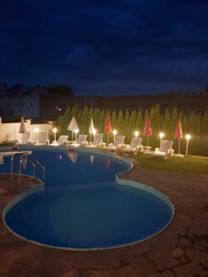 Family Hotel Komhotel Berkovitsa Eksteriør bilde